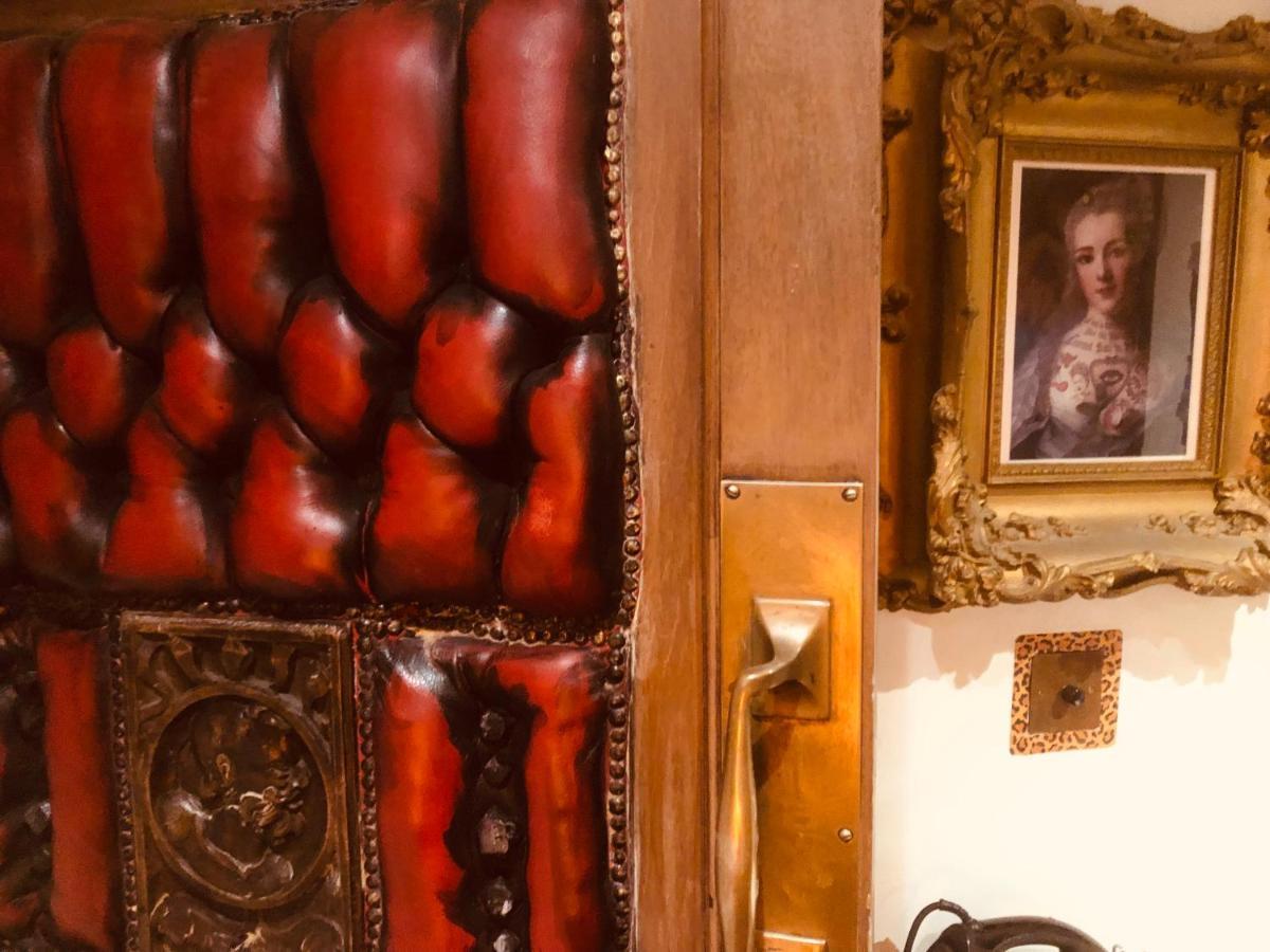 By Hove Its Got It Boutique Rock N Roll Punk Apartment Hove Bagian luar foto